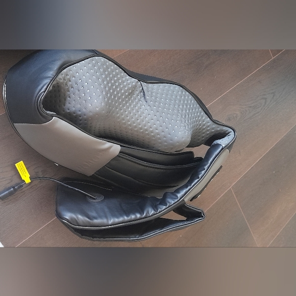 Electrical back and shoulder massager with heat - Picture 4 of 4